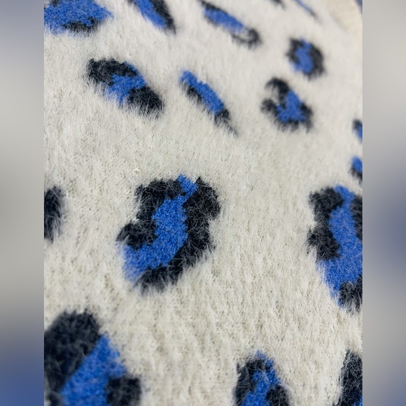 Cheetah Print Sweater - Size Large - Picture 4 of 10